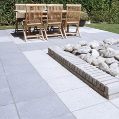 Comment poser des dalles de terrasse soi-même ?