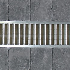 Comment entretenir ses caniveaux de drainage : tout savoir