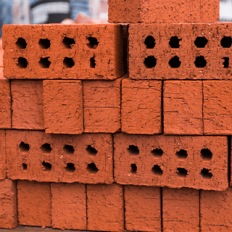 Nos conseils pour réussir la pose des briques de votre façade