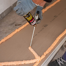 Fixer des plaques de plâtre et des panneaux de finition