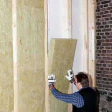 Monter une cloison isolante avec de la laine de roche