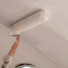 Comment peindre votre plafond sans laisser de trace ?