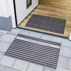 Adieu les traces de pas dans votre vestibule avec le paillasson drainant CleanBox de ACO