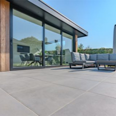 Profitez d’une terrasse élégante et robuste avec les dalles Kera Linea 2en1 de MARLUX Profitez d’une terrasse élégante et robuste avec les dalles Kera Linea 2en1 de MARLUX