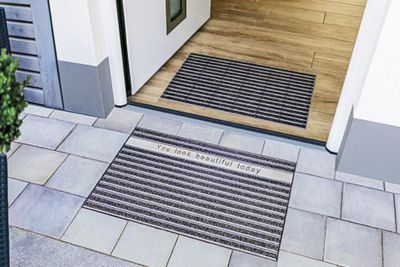 Paillasson drainant CleanBox de ACO qui récupère les saletés.