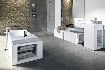 Photo d'une salle de bain rénovée grâce aux panneaux de construction Jackoboard.